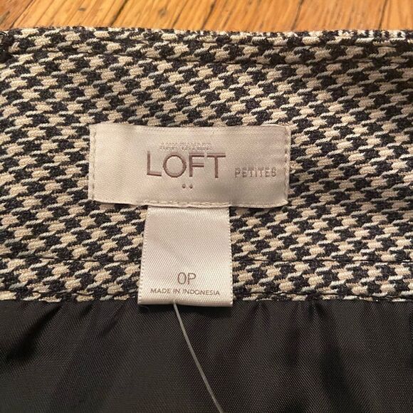 Loft Petites NWT black/cream pattern skirt - Picture 5 of 5